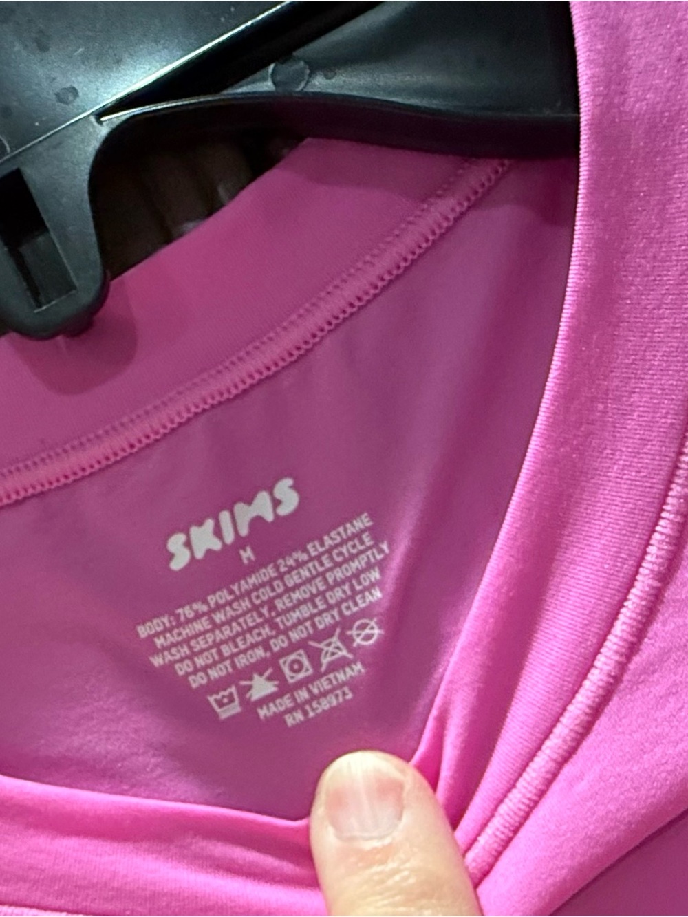 SKIMS NWT Medium Fits Everybody Longsleeve T-Shirt Neon Orchid - Picture 9 of 9